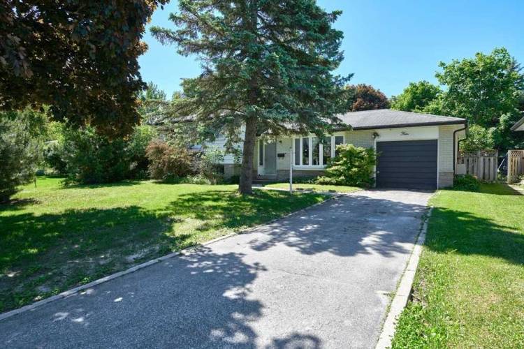4 Curtiss Crt- Barrie- Ontario L4M 2M7, 3 Bedrooms Bedrooms, 7 Rooms Rooms,1 BathroomBathrooms,Detached,Sale,Curtiss,S4796784