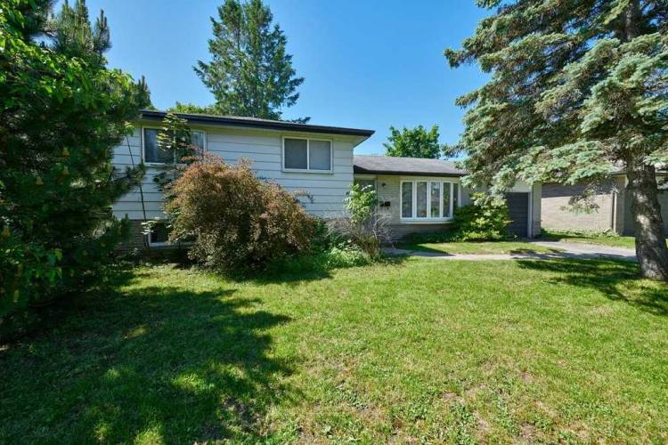 4 Curtiss Crt- Barrie- Ontario L4M 2M7, 3 Bedrooms Bedrooms, 7 Rooms Rooms,1 BathroomBathrooms,Detached,Sale,Curtiss,S4796784