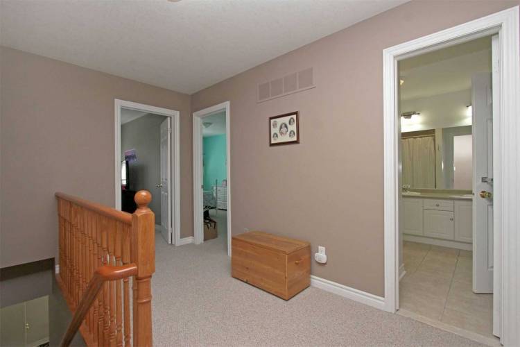 81 Sanford St- Barrie- Ontario L4N 3C6, 3 Bedrooms Bedrooms, 5 Rooms Rooms,2 BathroomsBathrooms,Att/row/twnhouse,Sale,Sanford,S4798158