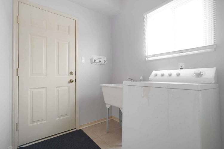 1097 Beaver Valley Cres, Oshawa, Ontario L1J8N4, 4 Bedrooms Bedrooms, 8 Rooms Rooms,3 BathroomsBathrooms,Detached,Sale,Beaver Valley,E4803873