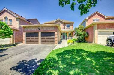 4 Fawn Crt- Whitby- Ontario L1P1L5, 3 Bedrooms Bedrooms, 7 Rooms Rooms,3 BathroomsBathrooms,Detached,Sale,Fawn,E4788969