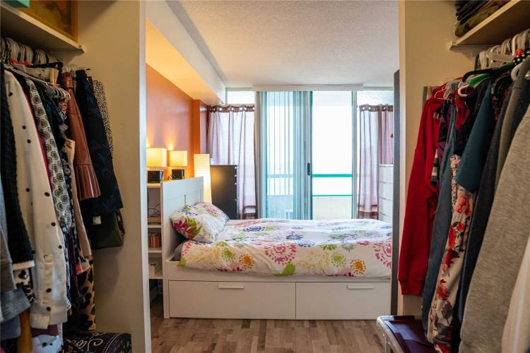550 Webb Dr- Mississauga- Ontario L5B3Y4, 2 Bedrooms Bedrooms, 6 Rooms Rooms,1 BathroomBathrooms,Comm Element Condo,Sale,Webb,W4805203