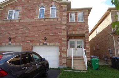 249 Comiskey Cres- Mississauga- Ontario L5W0C4, 4 Bedrooms Bedrooms, 12 Rooms Rooms,4 BathroomsBathrooms,Semi-detached,Lease,Comiskey,W4810984