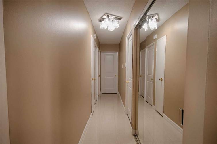 40 Panorama Crt- Toronto- Ontario M9V 4M1, 3 Bedrooms Bedrooms, 6 Rooms Rooms,2 BathroomsBathrooms,Condo Apt,Sale,Panorama,W4770117
