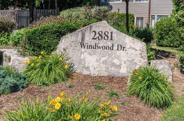 2881 Windwood Dr, Mississauga, Ontario L5N 2K9, 3 Bedrooms Bedrooms, 6 Rooms Rooms,6 BathroomsBathrooms,Condo Townhouse,Sale,Windwood,W4813066