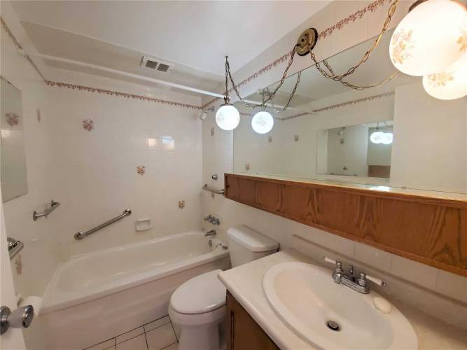 9 Four Winds Dr- Toronto- Ontario M3J2S8, 2 Bedrooms Bedrooms, 5 Rooms Rooms,1 BathroomBathrooms,Condo Apt,Sale,Four Winds,W4813149